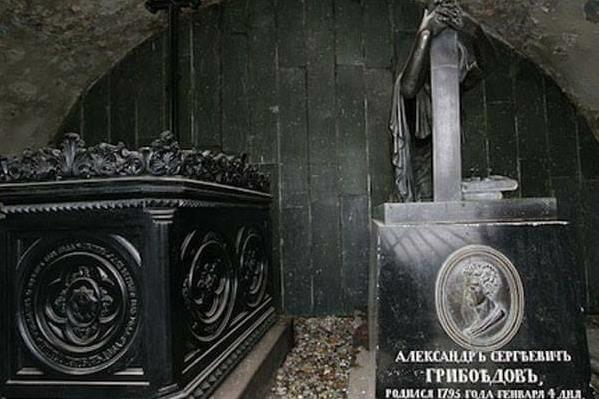 Dünyadan ilginç mezarlar 6