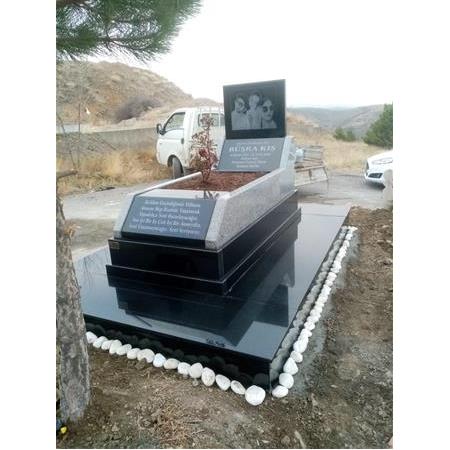 Ankara Kutludüğün'e Montajı Yapılan Özel Eğimli Model Kalın Granit Mezarımız