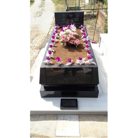 Muş Varto'ya Montajı Yapılan 13cm Kalınlıkta Absolute Black konik blok granit mezarımız
