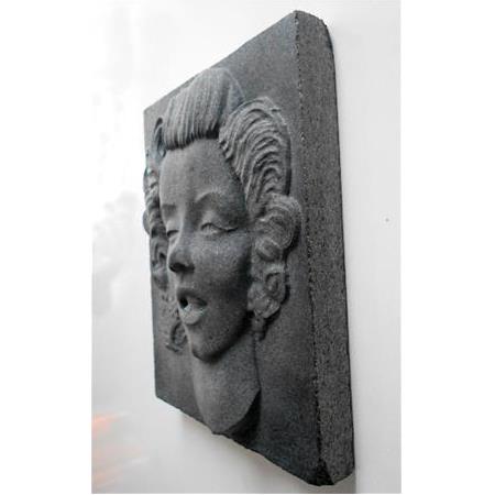 Granit Üzerine Yüz Kabartması - Altın Yaldız