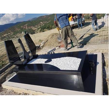 Tunceli'ye Montajı Yapılan 5-8cm Kalınlıkla Absolut Black Özel Tasarım Mezar